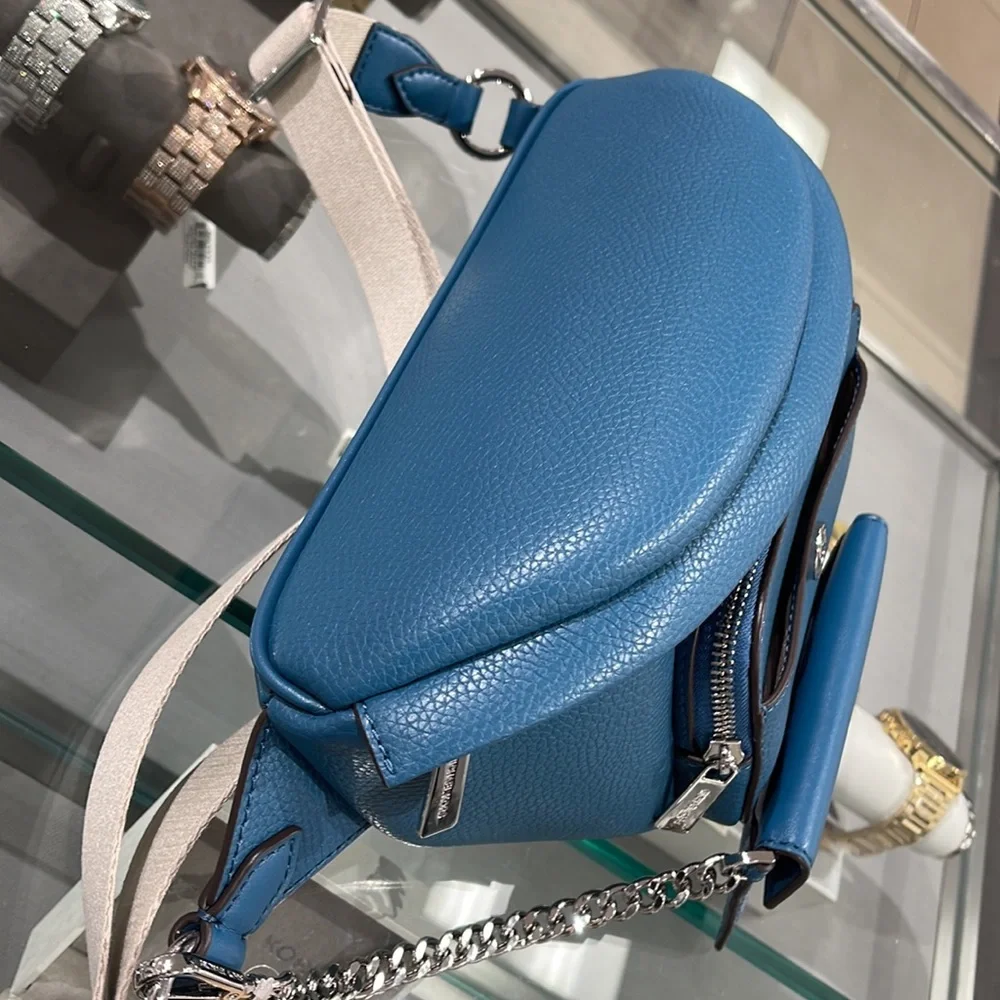 MICHAEL KORS
Maisie Large Pebbled Leather 2-in-1 Sling Pack
Teal
NWT - Picture 7 of 16